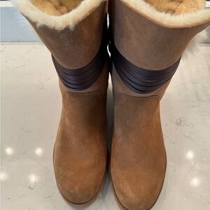 Camel UGG boots w/ brown ribbon - Women’s Size 8.5